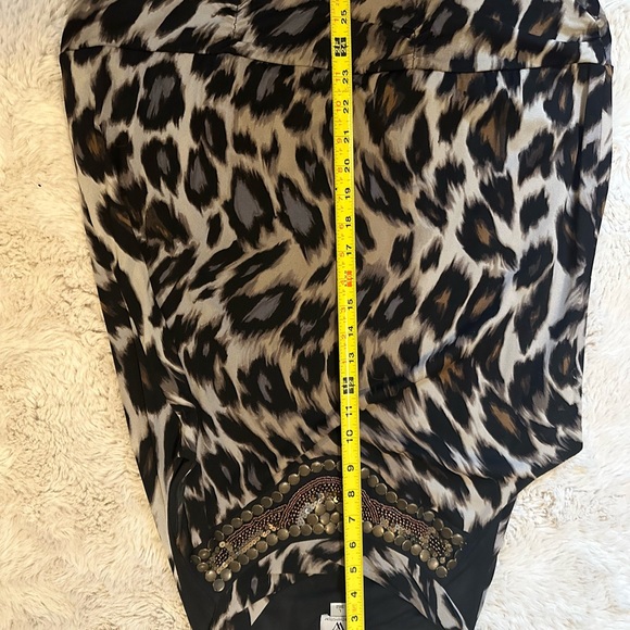 Great sleeveless animal print shirt with intricate bead detail - Picture 4 of 4